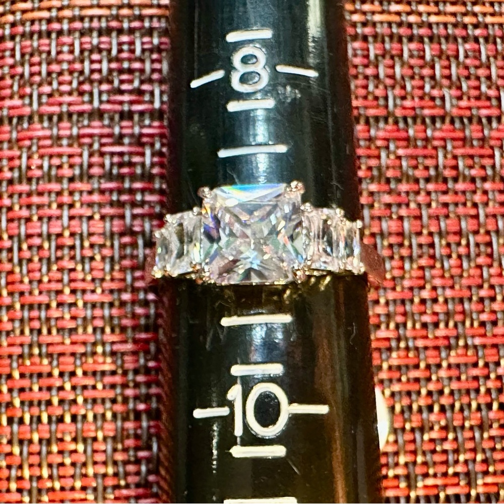 Fragrant Jewels Silver Ring with Clear Gems